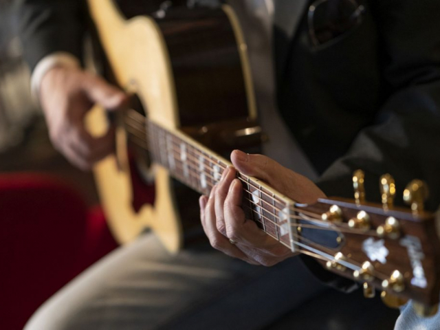 gabor-mezei-musician-slider-02 Live music for weddings, Wedding musicians for hire, Guitarist for all events, Jazz music for all occasions, Guitarrist for exhibitions