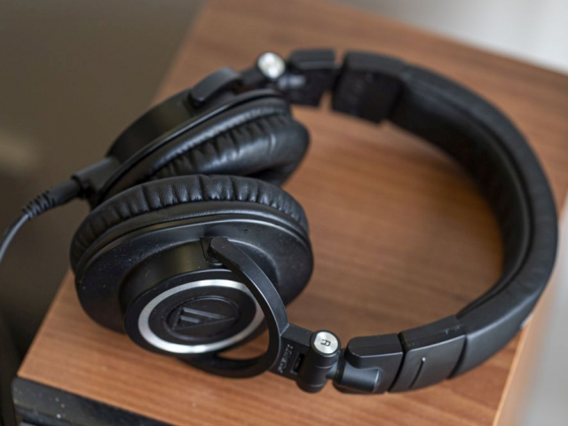 gabor-mezei-musician-gear-headphone Live music for weddings, Wedding musicians for hire, Guitarist for all events, Jazz music for all occasions, Guitarrist for exhibitions