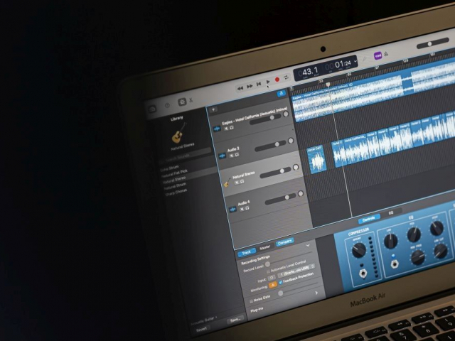 gabor-mezei-musician-gear-software Live jazz music for hire, Solo guitarist, Solo musician for birthday party, Live music for hire, Jazz guitarist for hire