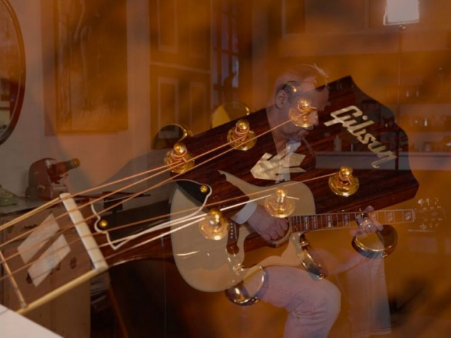 gabor-mezei-musician-performance-new Live jazz music for hire, Solo guitarist, Solo musician for birthday party, Live music for hire, Jazz guitarist for hire